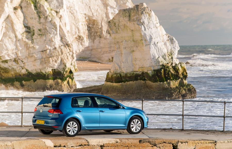  Volkswagen Golf TDi BlueMotion 2012 года  (UK) (фото 36 из 52)